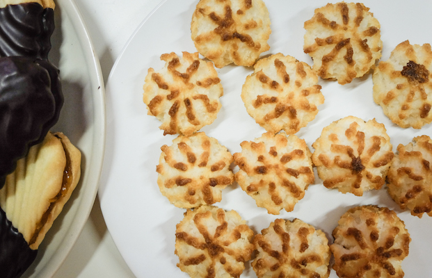 Austrian Christmas Cookies - Vanillekipferl Melt In Your ...